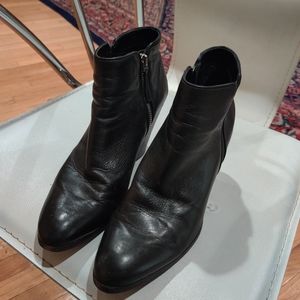 DOLCE VITA Black leather western ankle boots